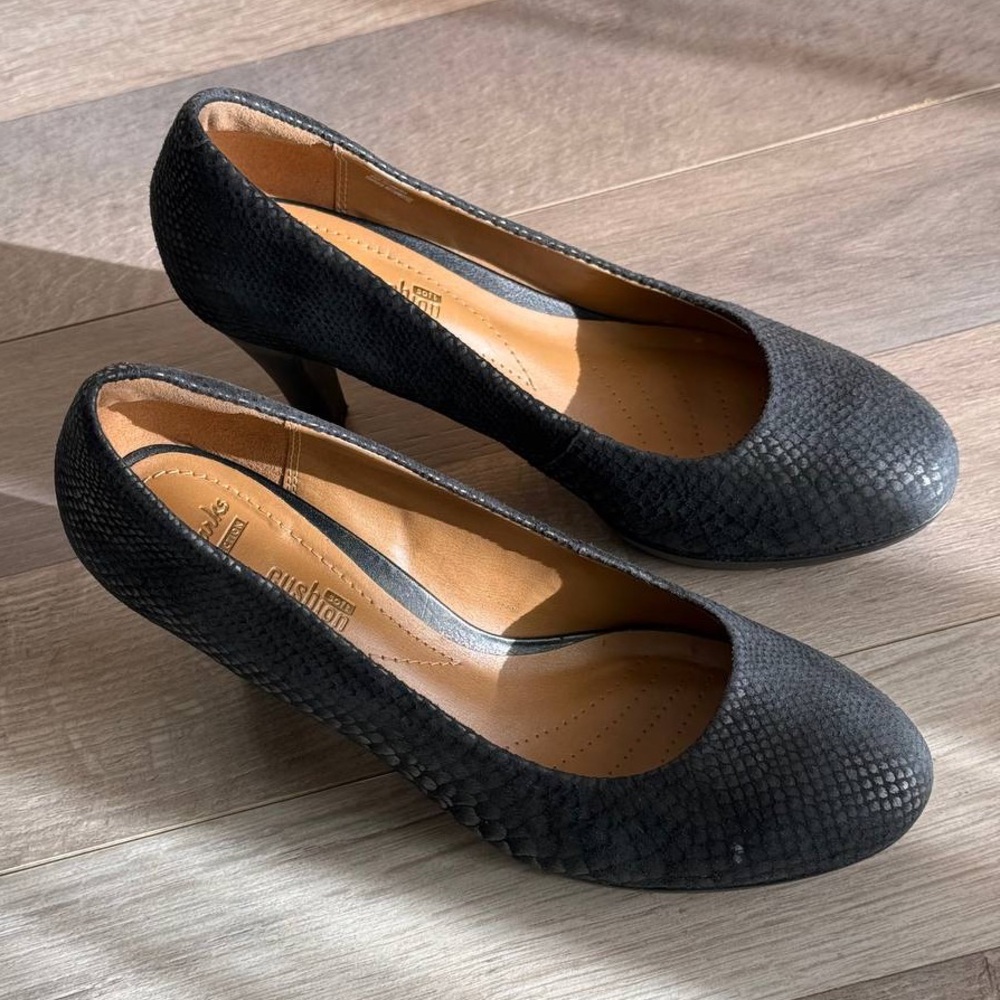 Clarks Annika Kendra pumps
